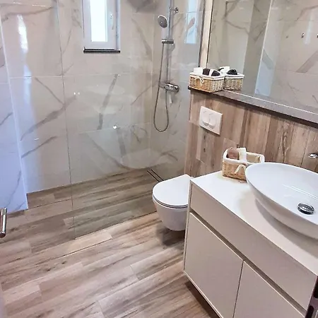 Semesterbostad Family Friendly House With A Parking Space - Diklo, - 22477