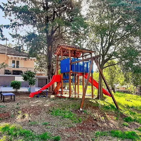 Semesterbostad Family Friendly House With A Parking Space - Diklo, - 22477