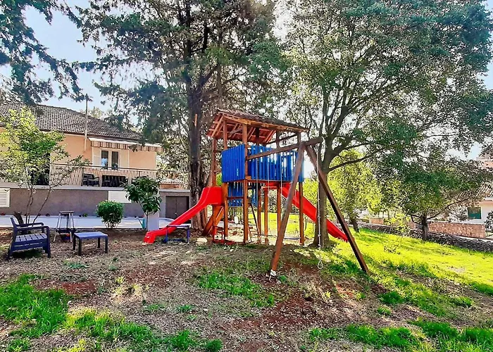 Дом отдыха Family Friendly House With A Parking Space - Diklo, - 22477