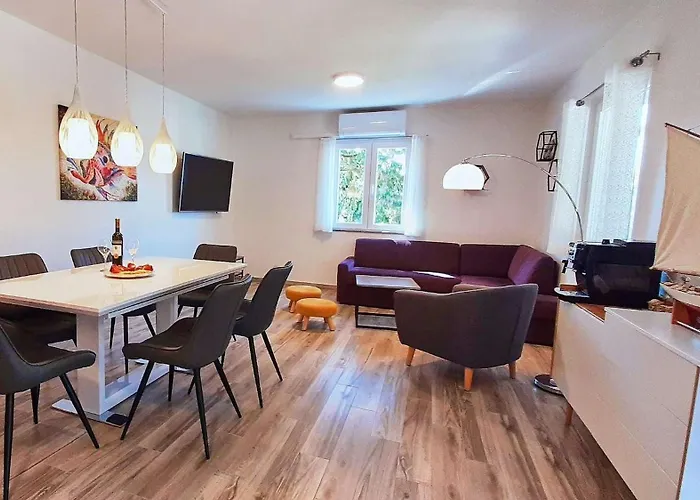 Family Friendly House With A Parking Space - Diklo, - 22477 Vakantiehuis