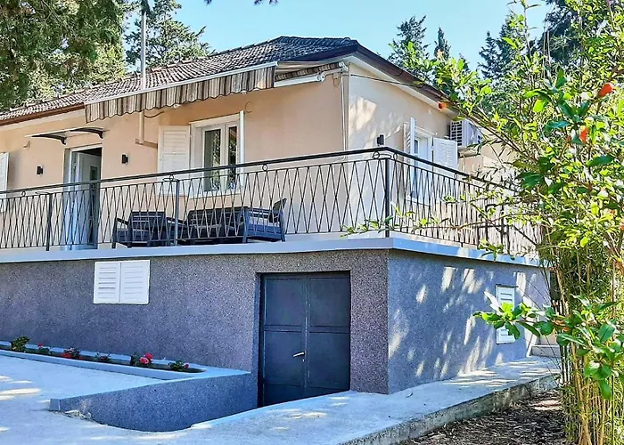 Family Friendly House With A Parking Space - Diklo, - 22477 * Задар